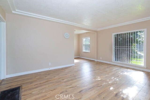 Building Photo - 1055 W 84th Pl