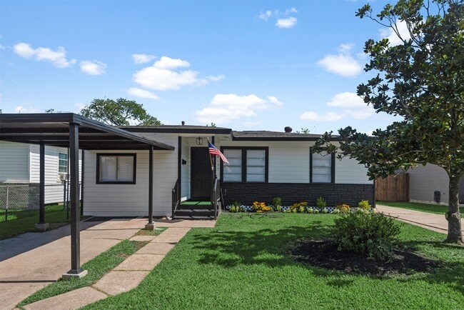 Primary Photo - 10137 Fairfax St