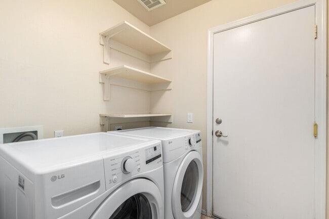 Building Photo - Spacious 3 Bed, 2 Bath Home in Boulder Creek