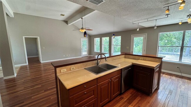 Building Photo - 126 Riverside Ln