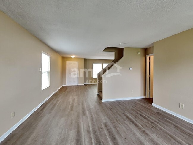 Building Photo - 944 Stonehurst Dr