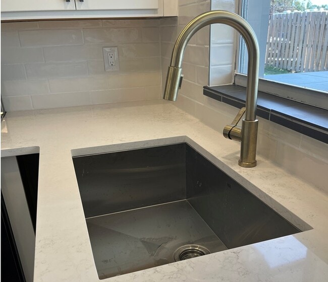 Building Photo - Lost in Paradise USA LLC