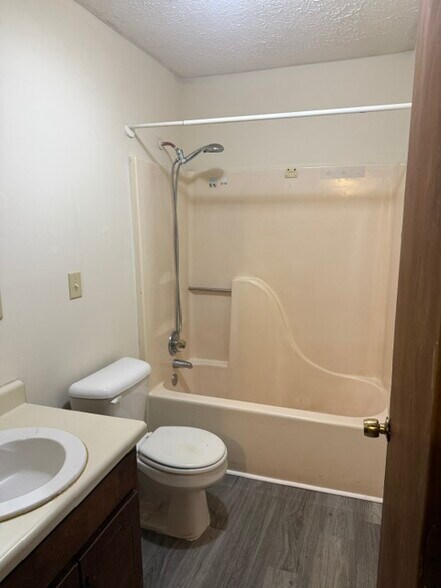 Building Photo - 109 Jay Ln