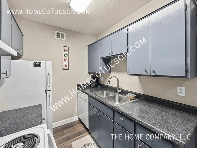 Building Photo - 3993 N Campbell Ave