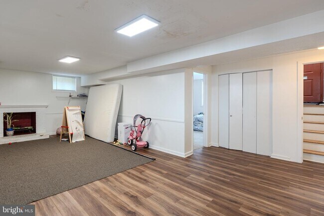 Building Photo - 5626 Hershey Ln