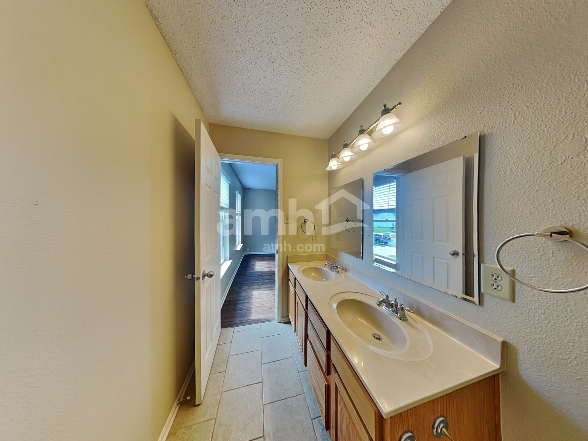 Building Photo - 870 Streamside Dr