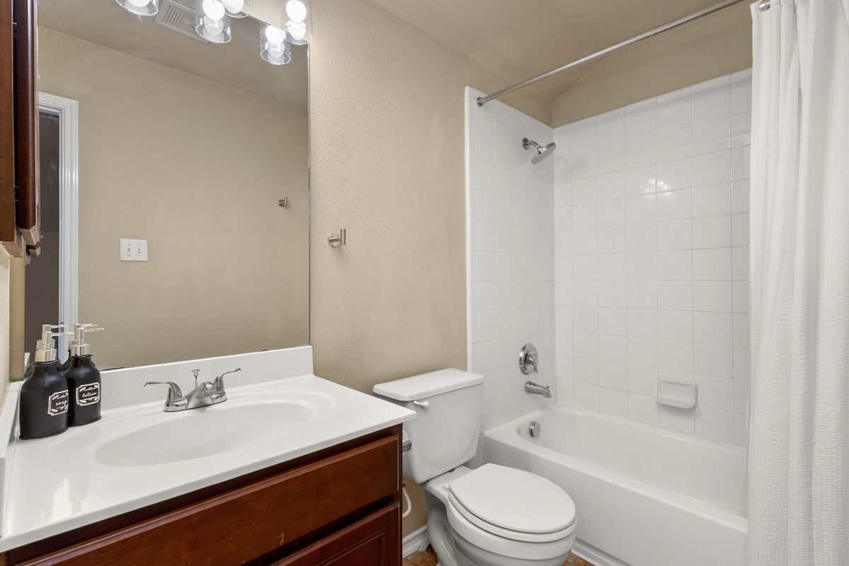 Building Photo - 5830 Palmetto Way