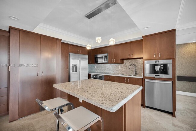 Building Photo - 3 Grove Isle Dr