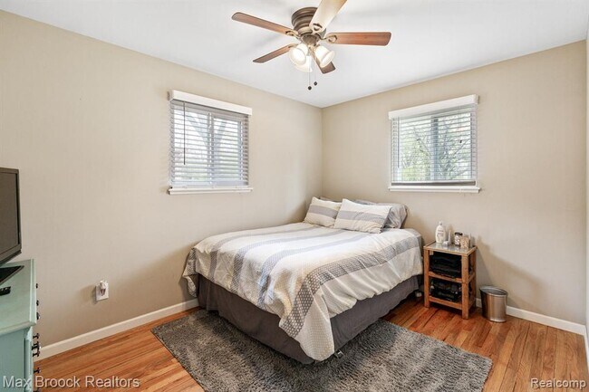 Building Photo - 3818 Edgeland Ave