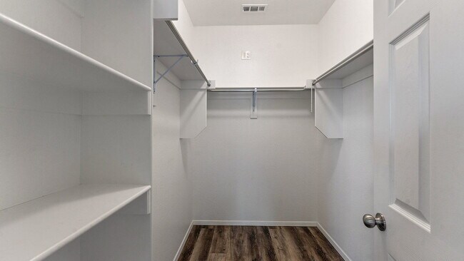 Building Photo - Elegant 4-Bedroom Home in Lakewood Crossing