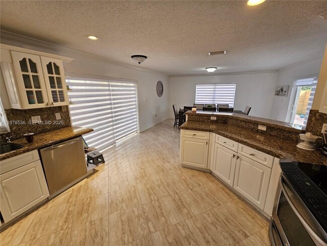 Building Photo - 5201 NW 112th Pl