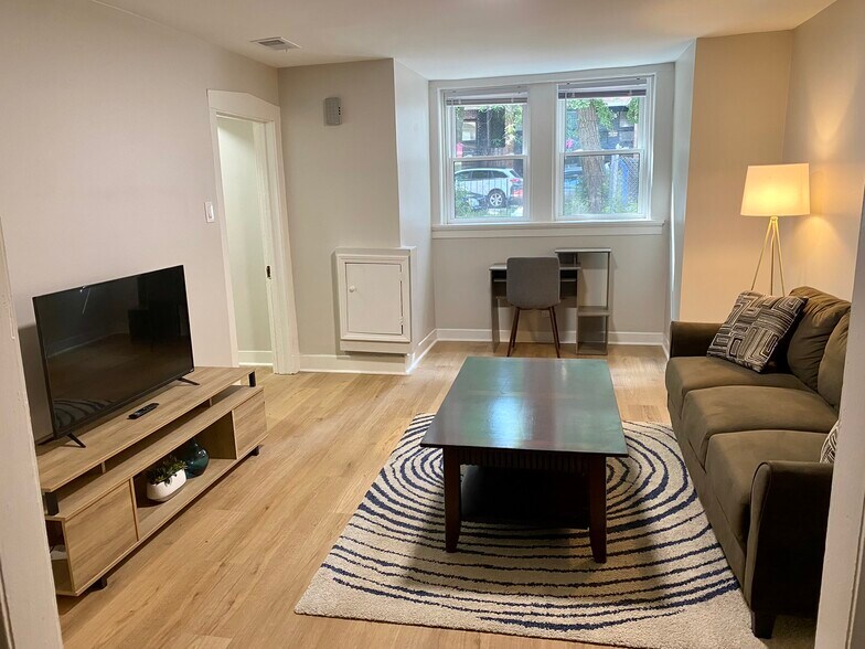 Building Photo - 722 W Wrightwood Ave