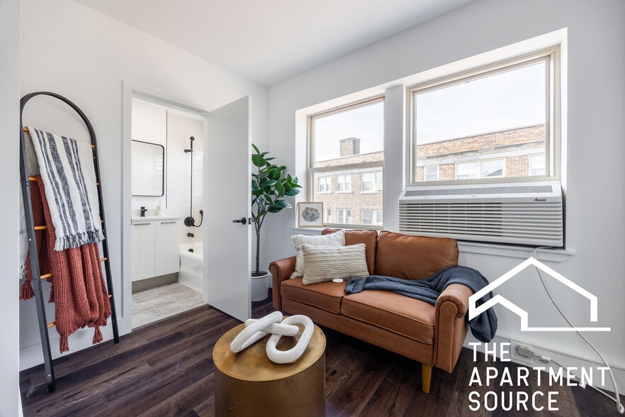 Building Photo - 5651 N Ashland Ave