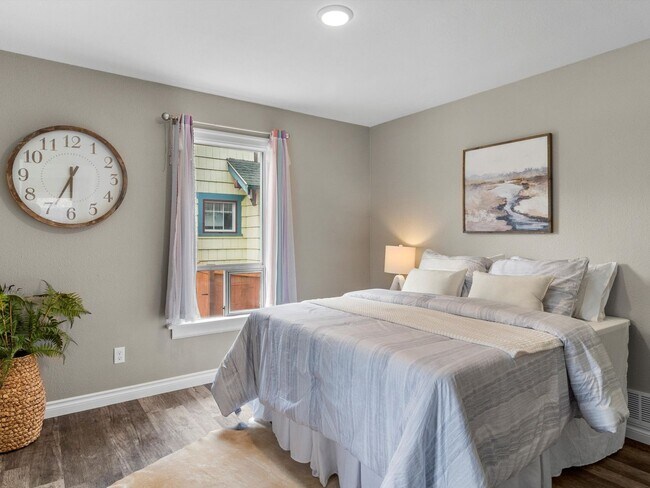 Building Photo - Charming Tacoma 2BR with Private Patio & RV Parking