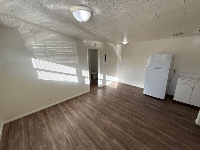 Building Photo - 635 Thompson Ave NE