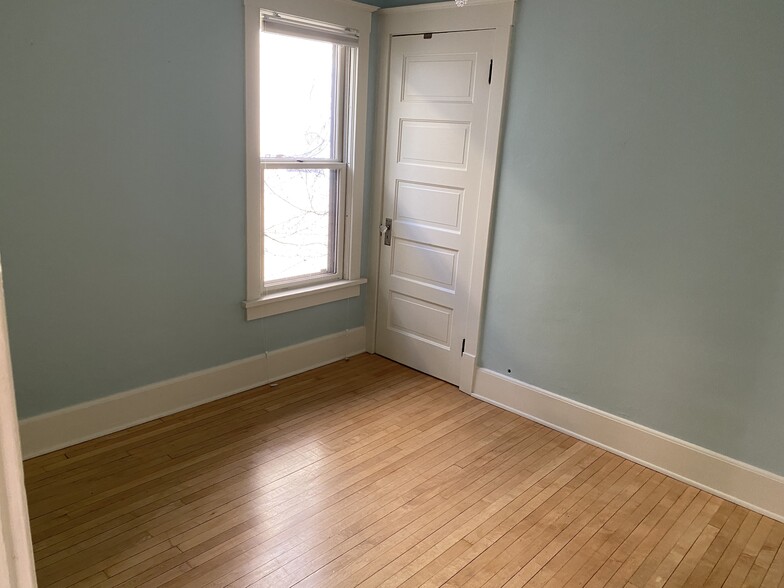 Bedroom - 3262 N Cambridge Ave