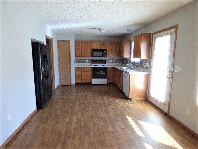 Building Photo - Home at the Village at Eastern Glen
