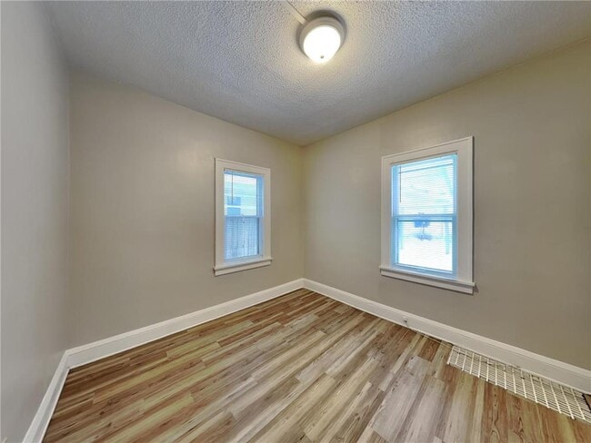 Building Photo - 1856 Clear Ave E