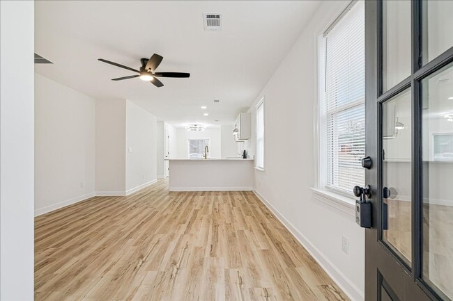 Building Photo - Spacious 4BR/2BA Home with 1,387 Sq Ft — Prime Memphis Location!