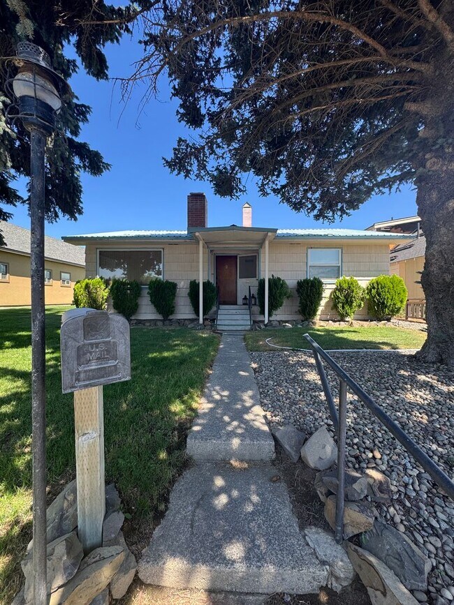 Primary Photo - 505 W 10th Ave