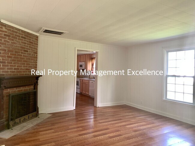 Building Photo - Historical Home, 2 Bed, In Downtown Wake Forest, Available Now!