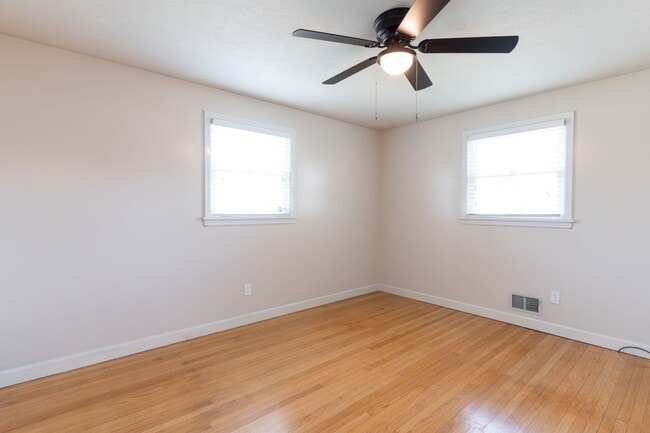Building Photo - Welcome to this charming 3-bedroom, 2 full...