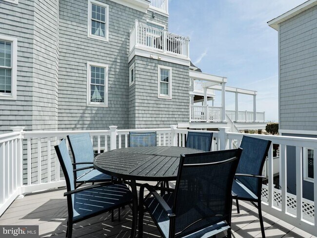 Building Photo - 121 E Sand Dune Ln