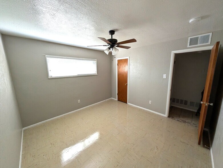 Building Photo - 10204 Candelaria Rd NE
