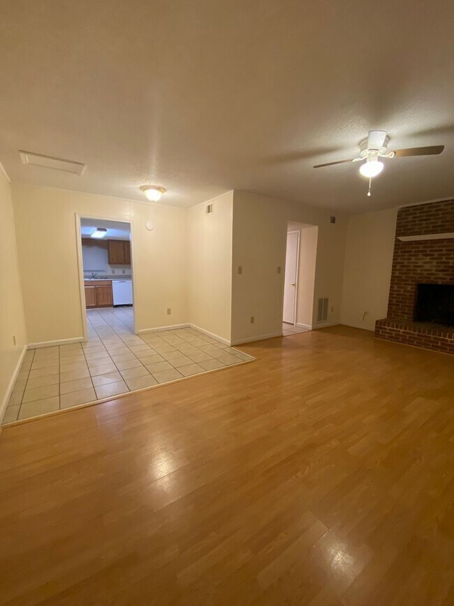 Building Photo - 185/187 Shoemaker Ct