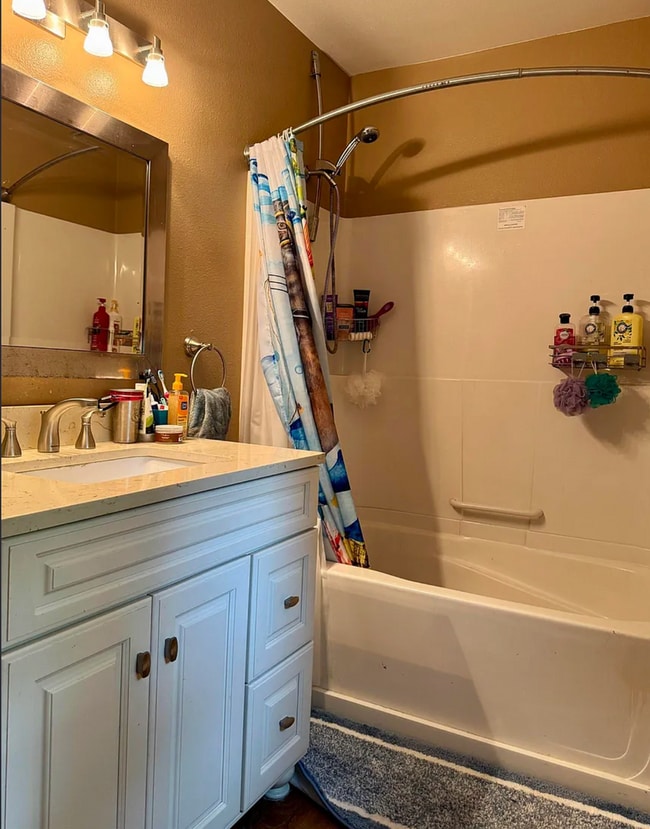 Building Photo - Take $500 off 1st month’s rent!4 bedroom /...