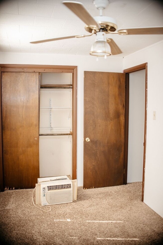 Building Photo - 3 Bedroom, 2 Bath Rown Home, 1st Floor Features 1 Bed and 1 Bath