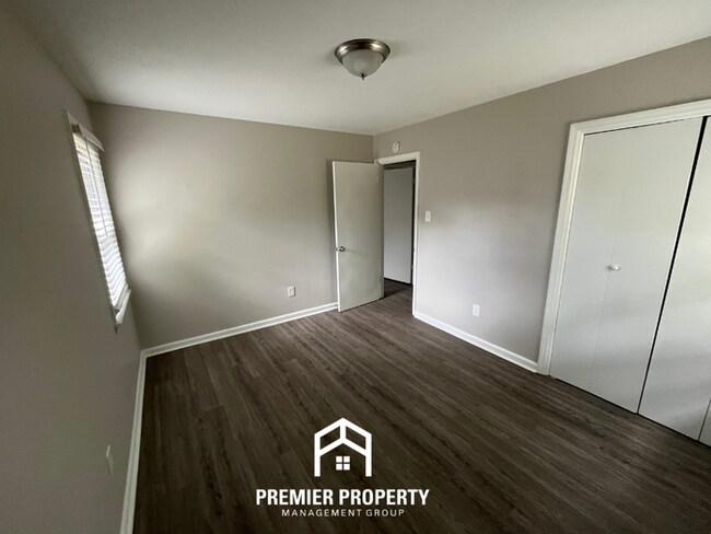 Building Photo - Spacious 4BR/2BA Home in 38118 | Hardwood Floors & Large Fenced Backyard