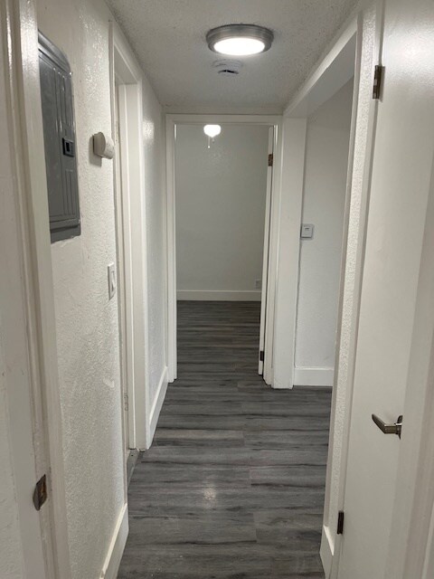 Building Photo - 423 E 82nd St