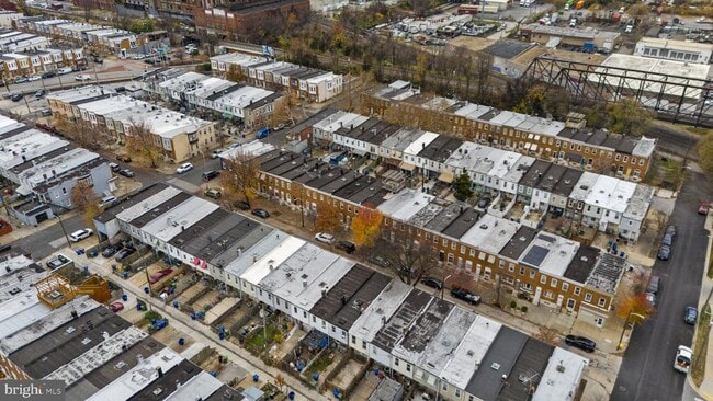 Building Photo - 328 S Macon St.