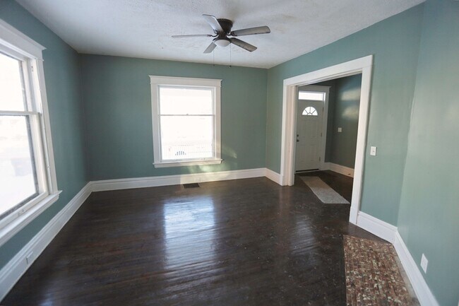 Building Photo - 1222 Wealthy St SE