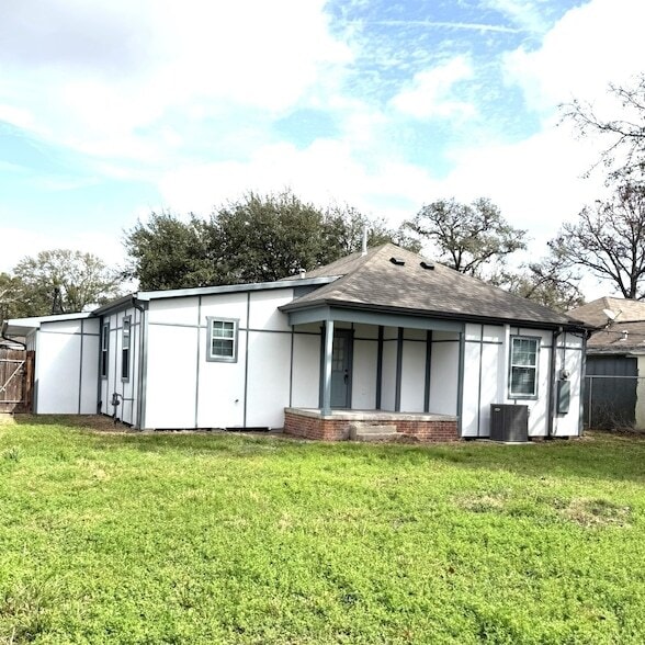 Building Photo - 4510 Kingsbury St