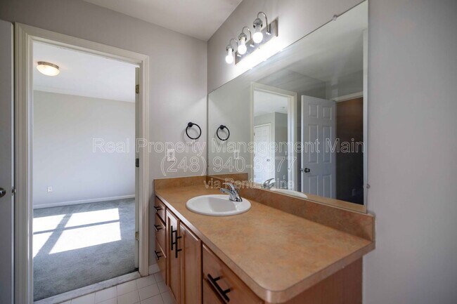 Building Photo - 264 E Palmer St