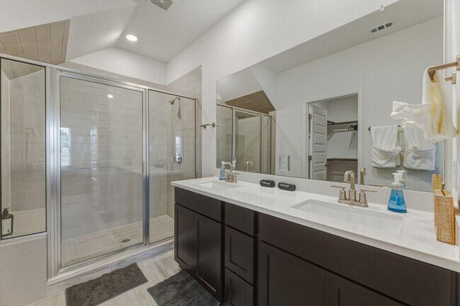 Building Photo - 2017 Ridge Runner Dr