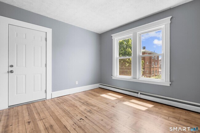 Building Photo - 66 Standish St