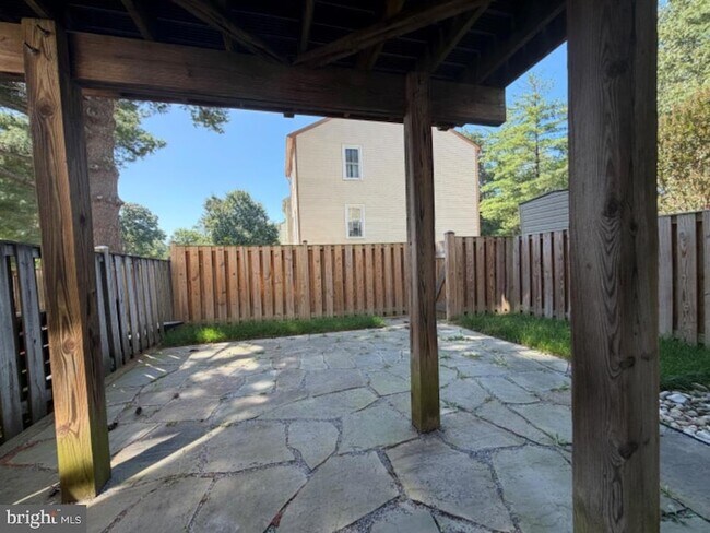 Building Photo - 5406 New London Dr