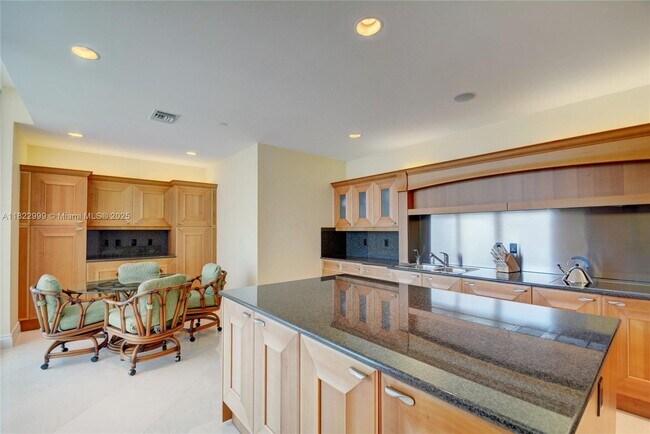 Building Photo - 20155 NE 38th Ct