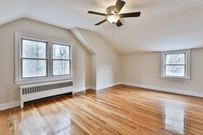 Building Photo - 139 Greeley St