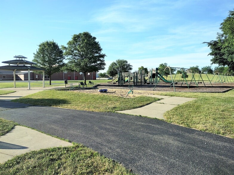 Play Ground - 1925 Turtle Creek Ct