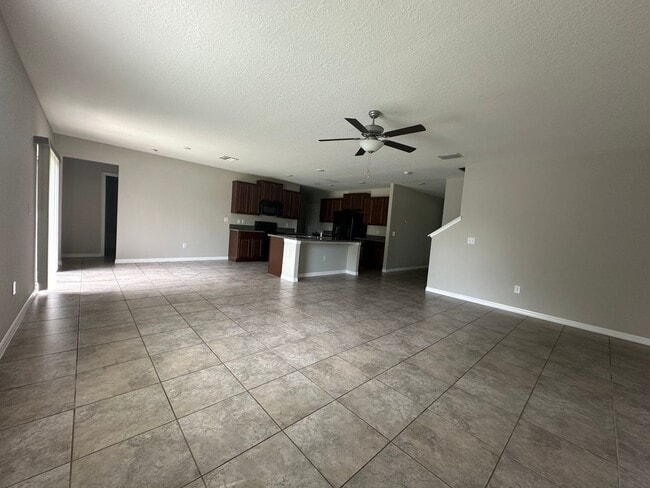 Building Photo - Beautiful 6 Bedroom Home