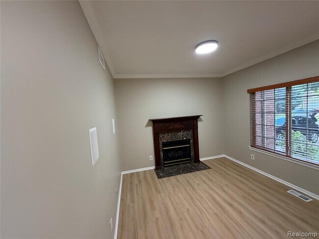 Building Photo - 27424 Rosewood Ct
