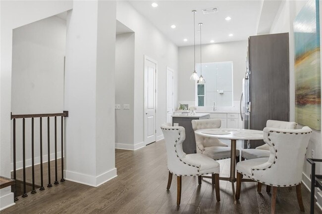 Building Photo - 1411 Town Creek Dr