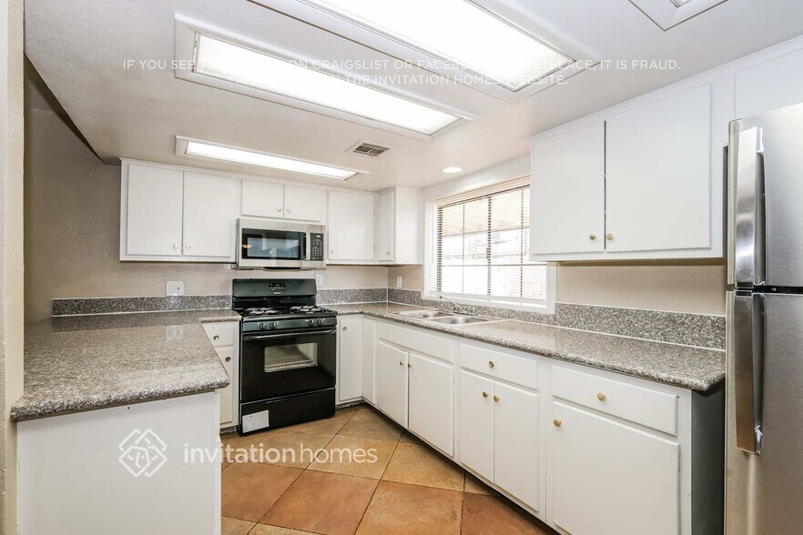 Building Photo - 4914 W Catalina Dr