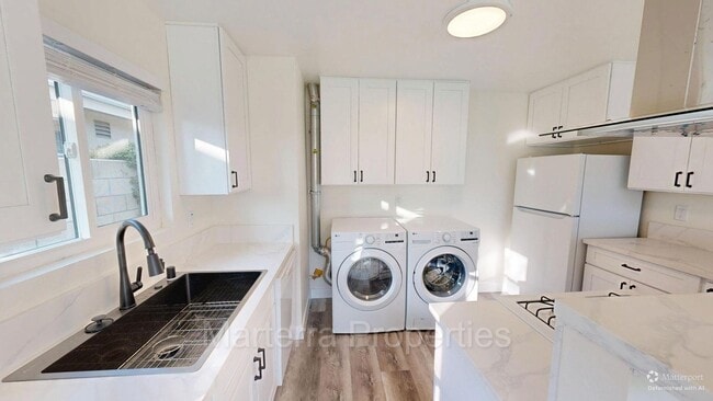 Building Photo - 286 Costa Mesa St