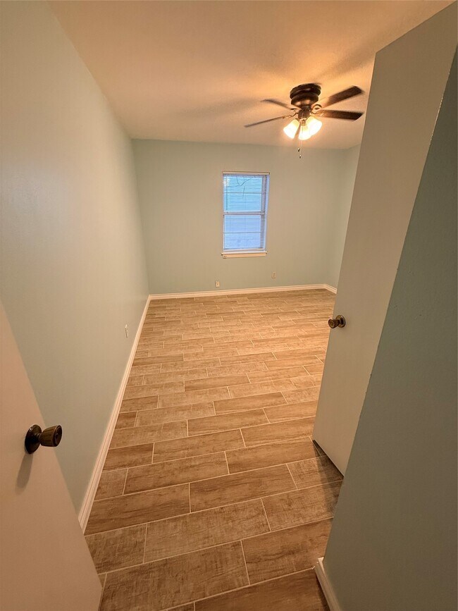 Building Photo - 5107 Avenue Q