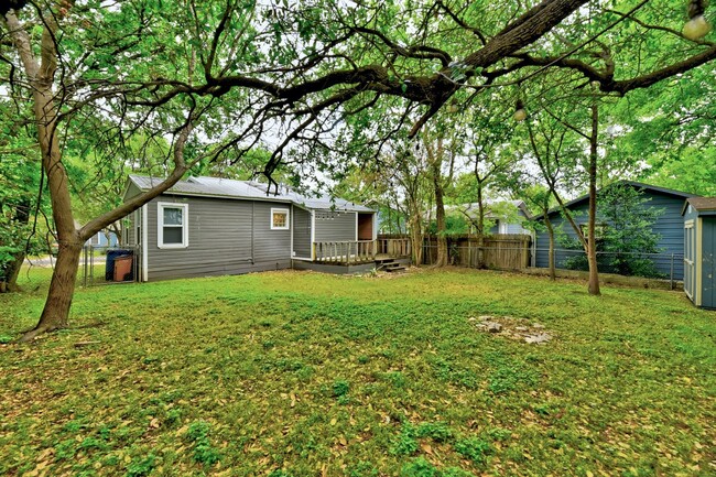 Building Photo - Two Bedroom Home near Downtown Austin